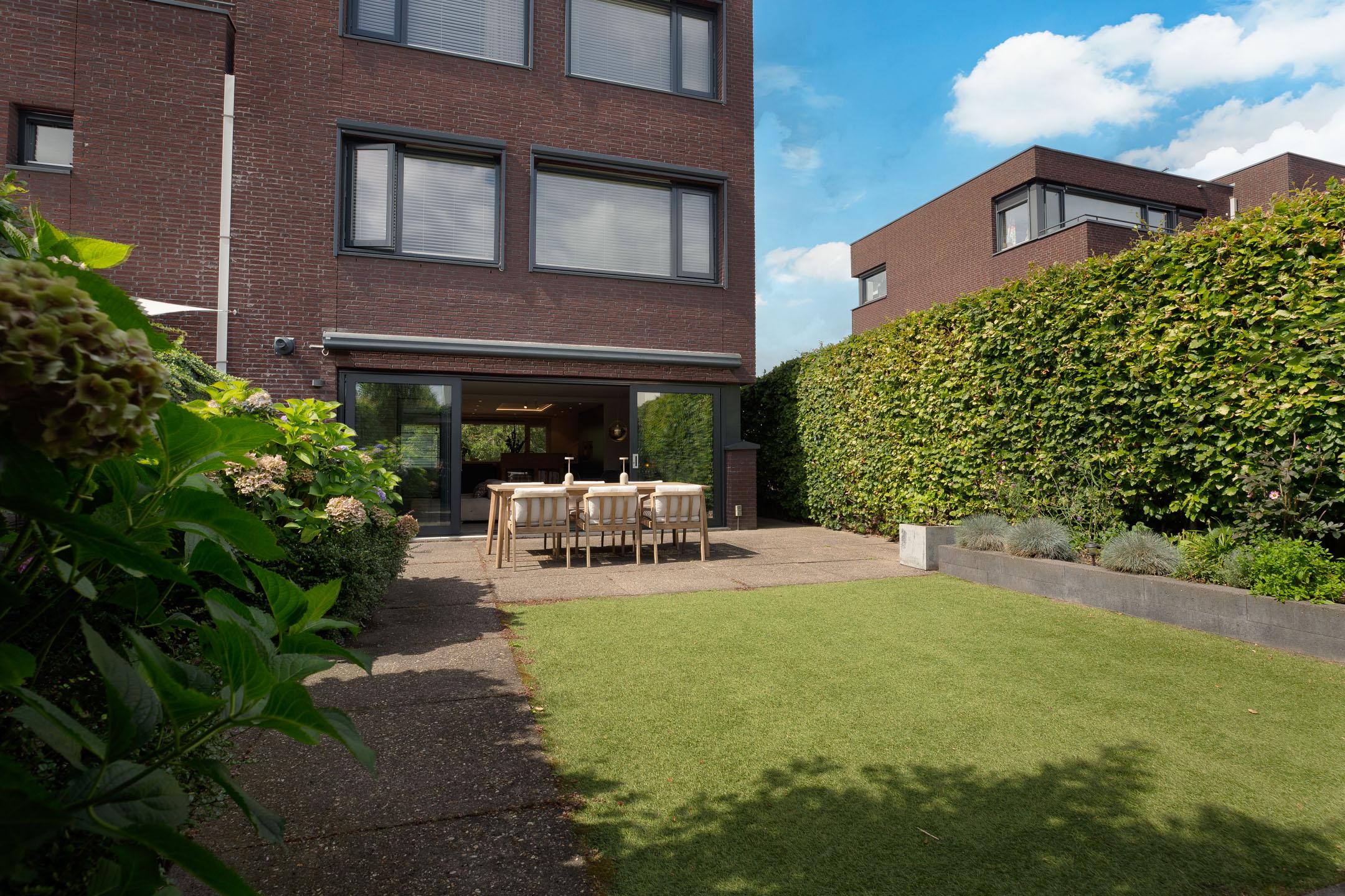 Twee-onder-één-kap te koop: Villa Waterviolier 25, Waalwijk