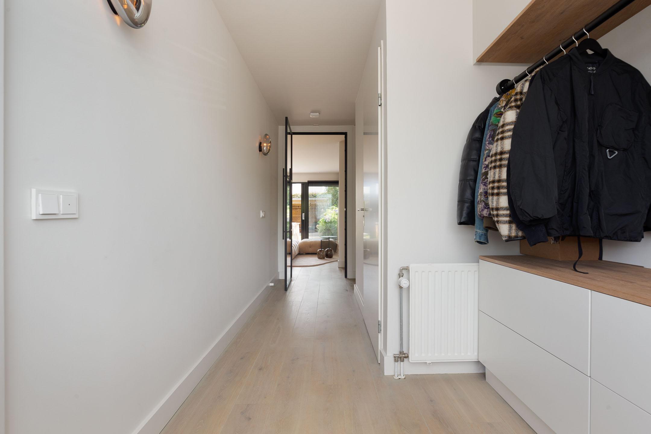 Twee-onder-één-kap te koop: Villa Waterviolier 25, Waalwijk