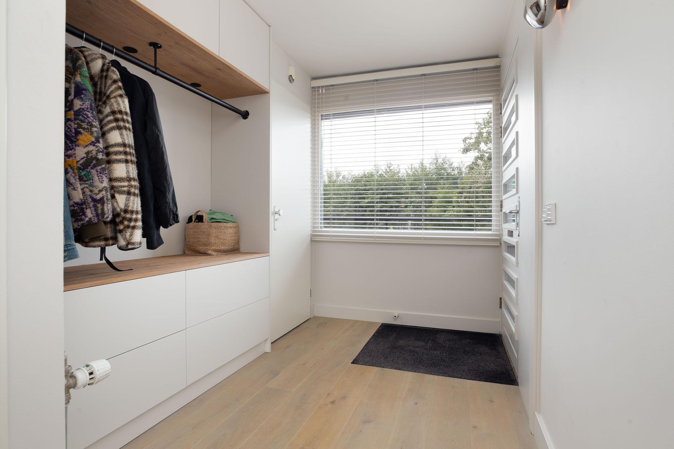 Twee-onder-één-kap te koop: Villa Waterviolier 25, Waalwijk