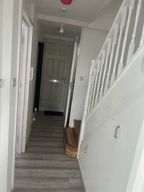 House Gainsborough Avenue in Greater London