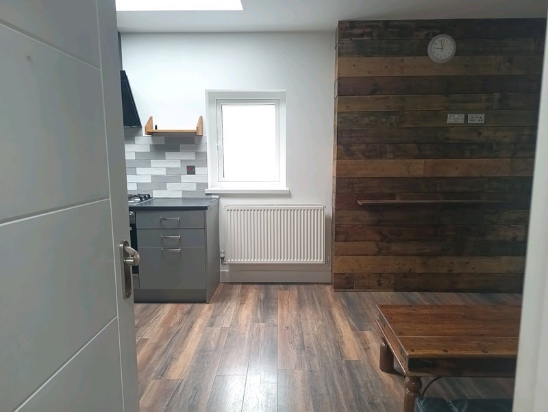 Room Maerdy Road in Maerdy
