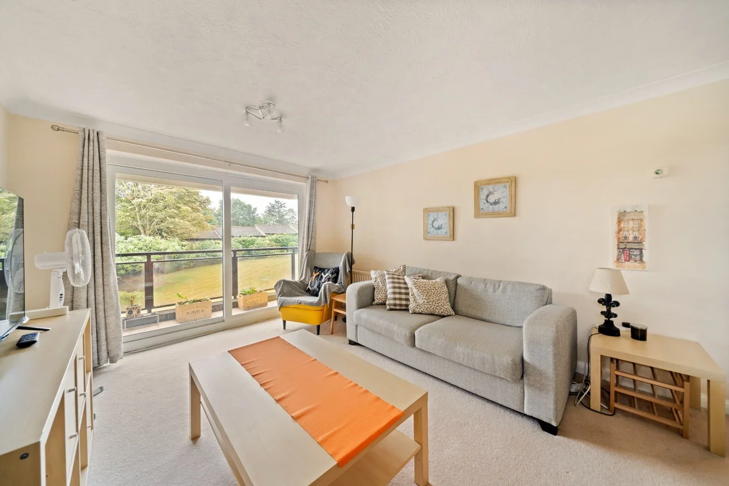 Flat Whitehaven Close in Greater London