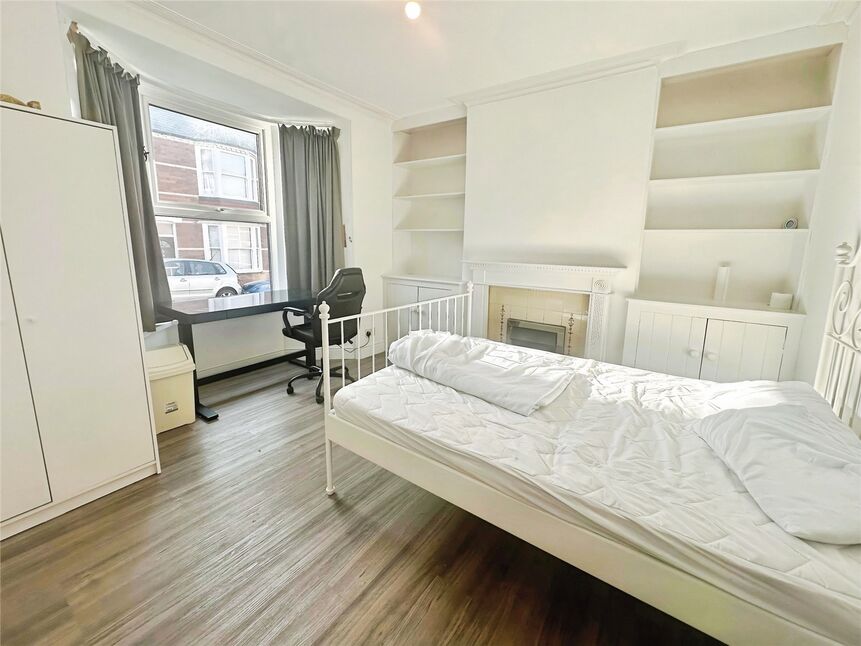Room Salisbury Road in Exeter