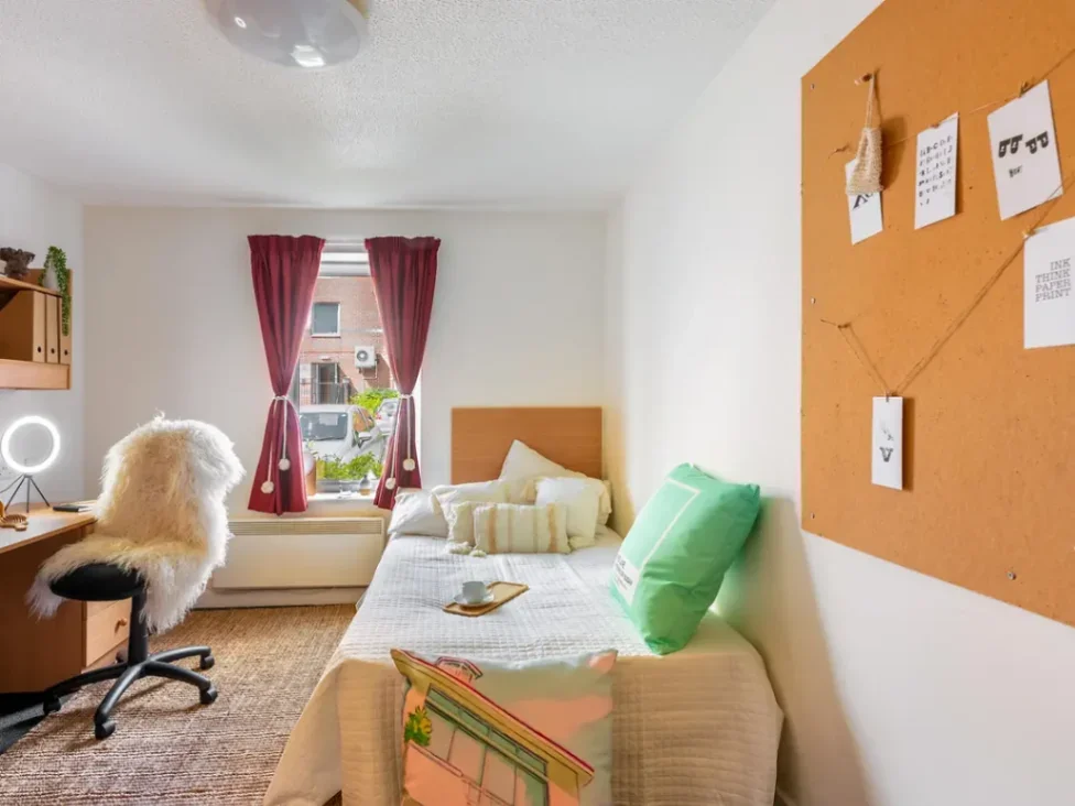 Room Alderson Road North in Sheffield