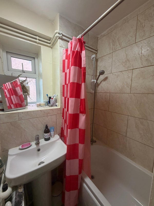 Room White Post Lane in Greater London