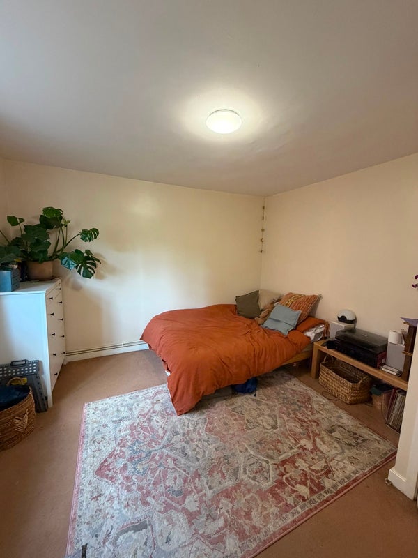Room White Post Lane in Greater London