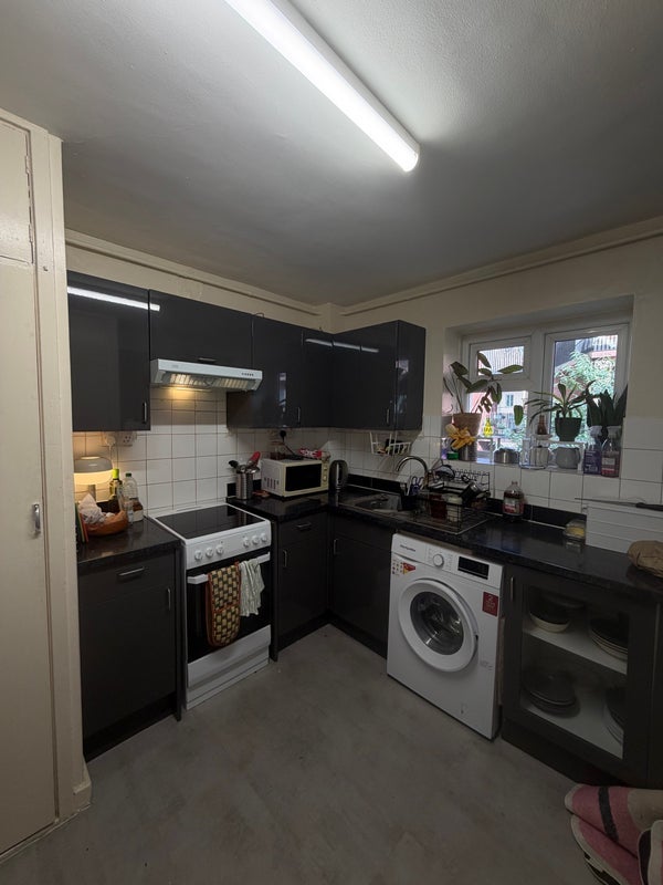 Room White Post Lane in Greater London