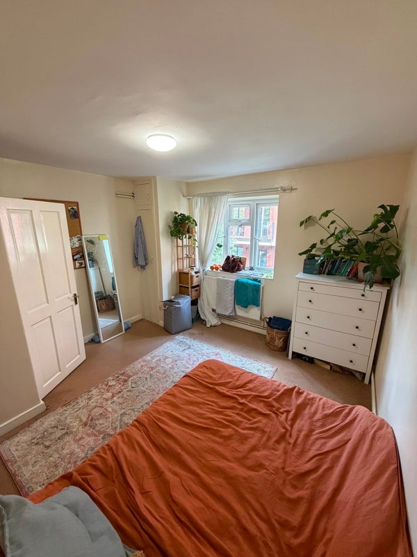 Room White Post Lane in Greater London