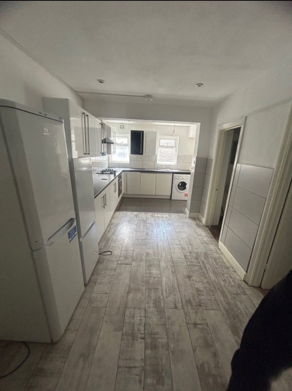 Room Torrens Road in Greater London
