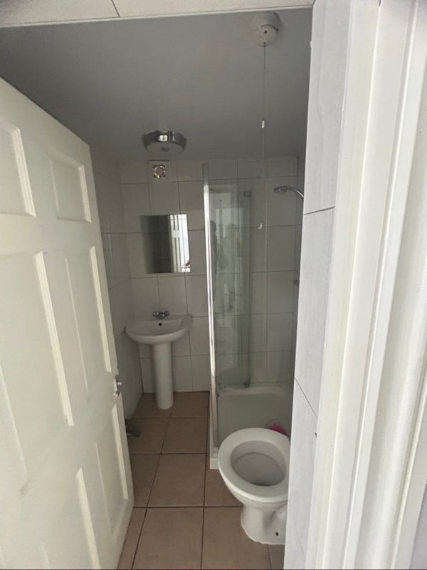 Room Torrens Road in Greater London