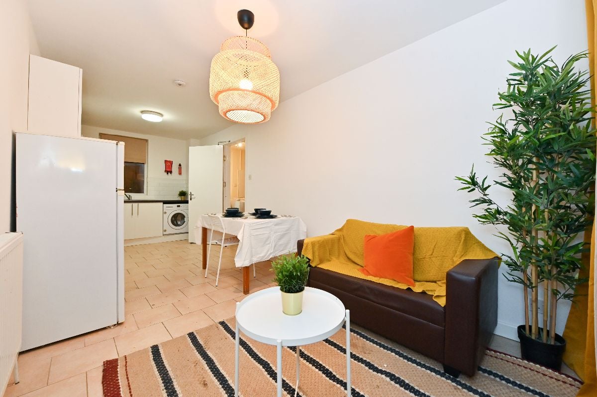 House Centurion Close in Greater London