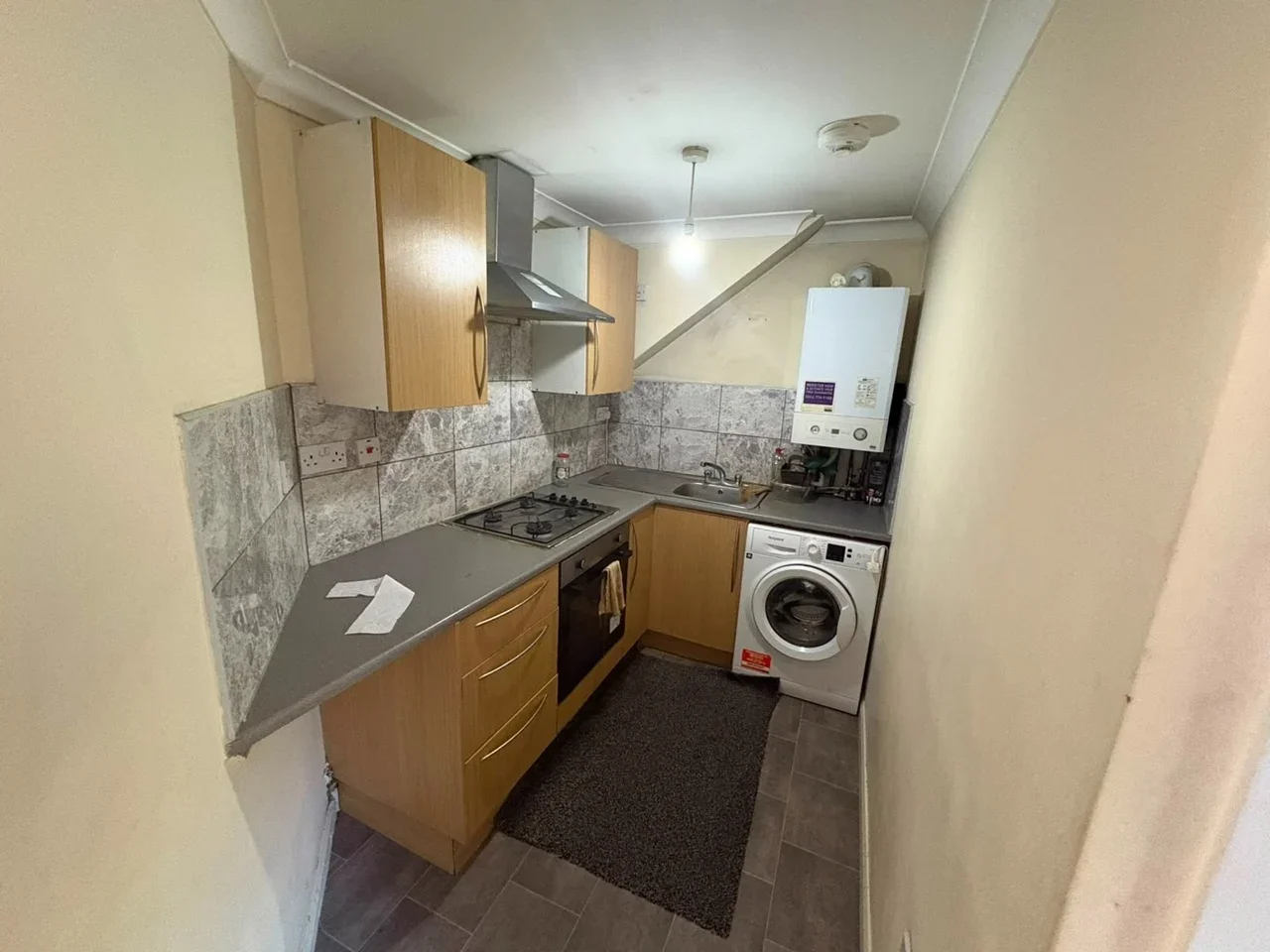 Flat Orchard Avenue in Greater London