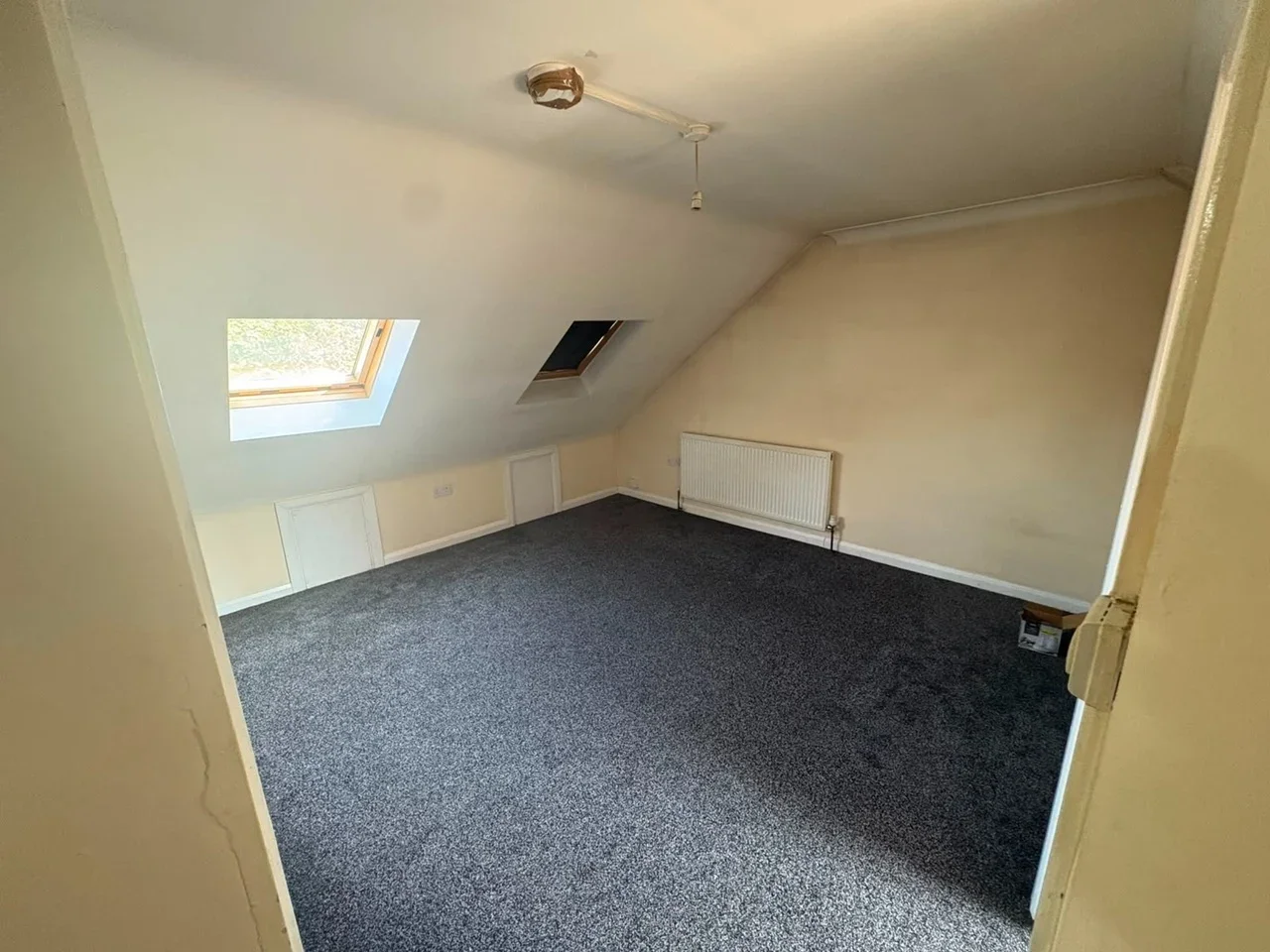 Flat Orchard Avenue in Greater London