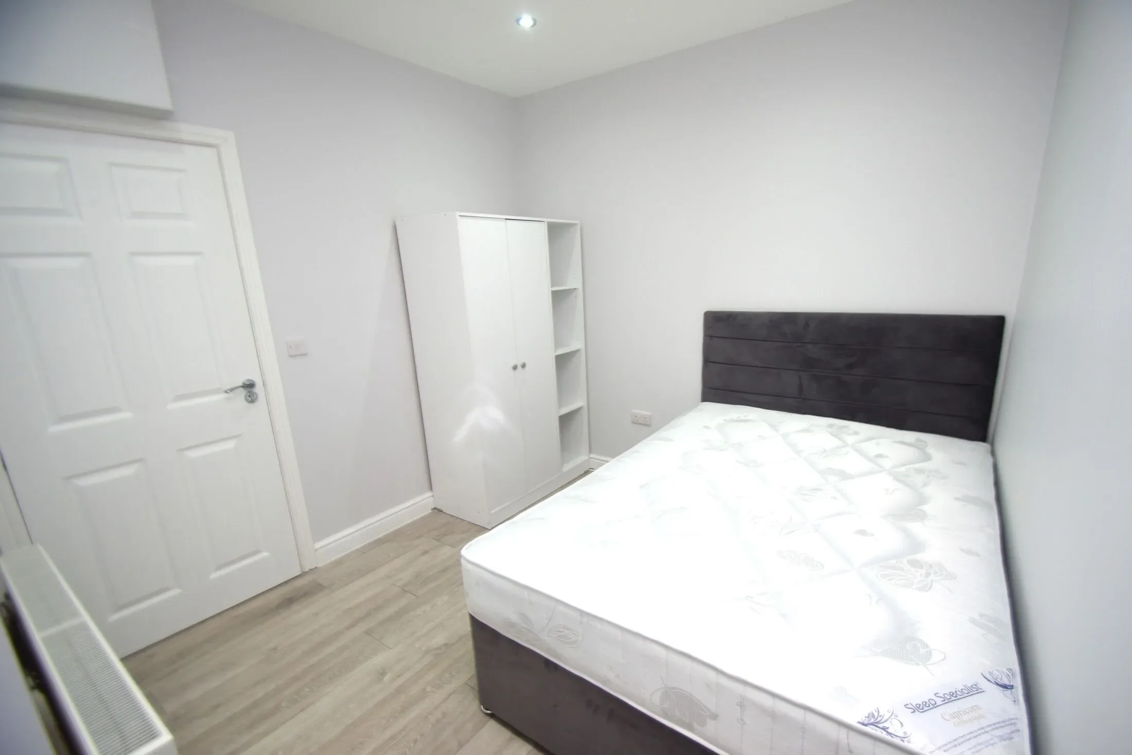 Room Gladstone Road in Watford