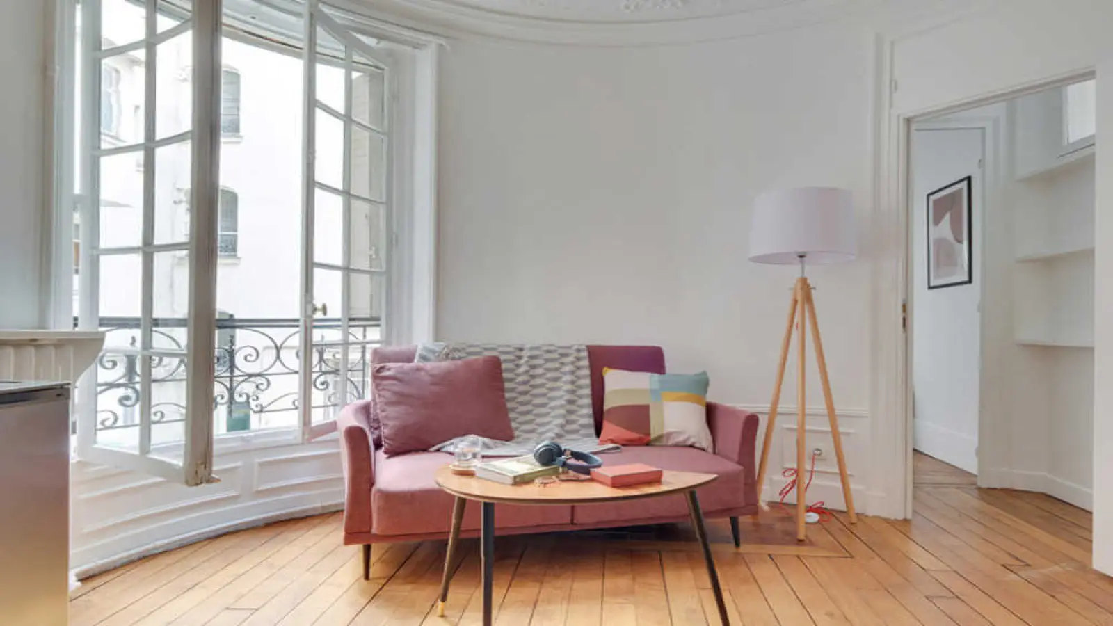 Room Place Gambetta in Paris