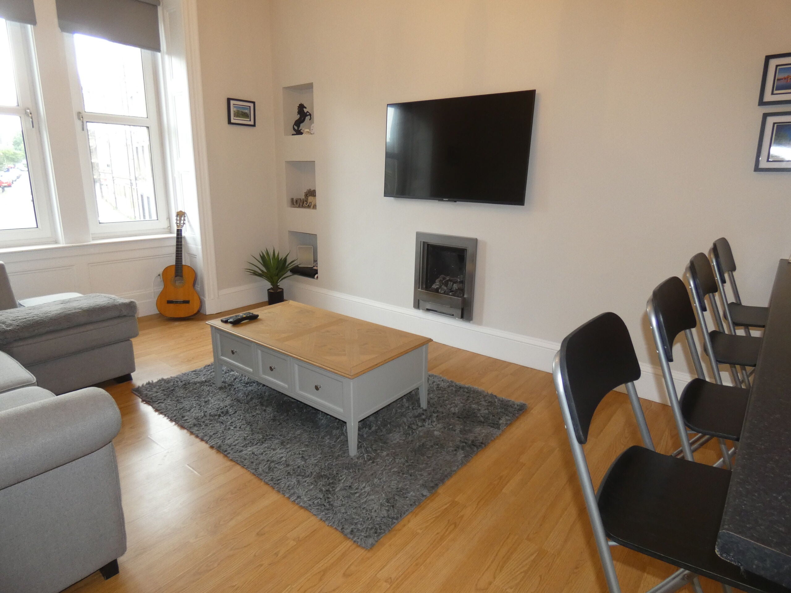 Flat Dalmeny Street in City of Edinburgh
