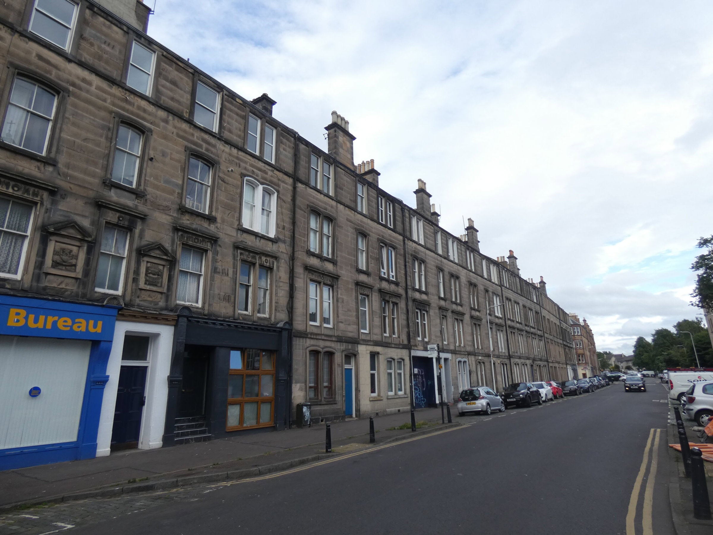 Flat Dalmeny Street in City of Edinburgh