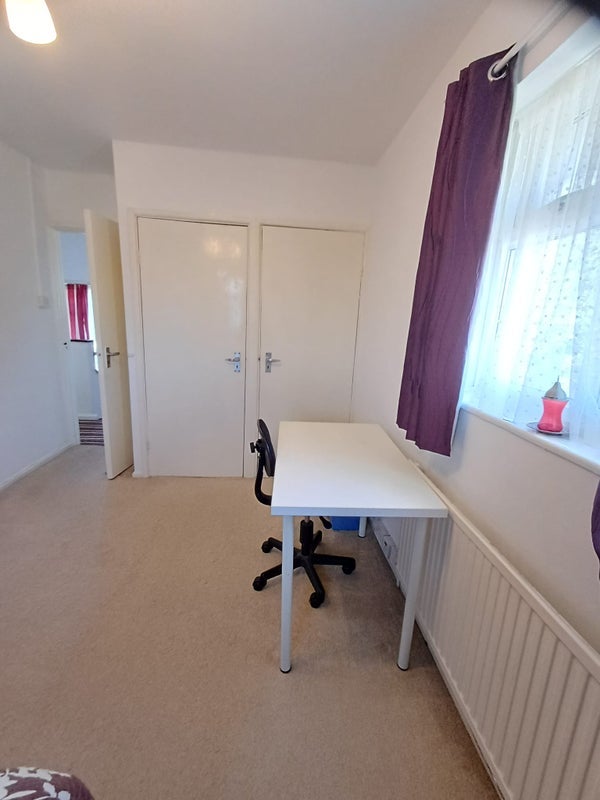 Room Tackley Road in Bristol