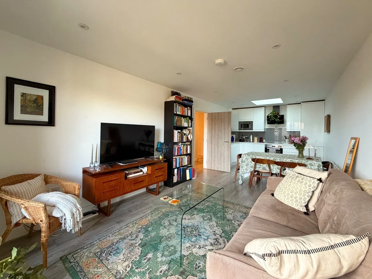 Flat Calvert Road in Greater London