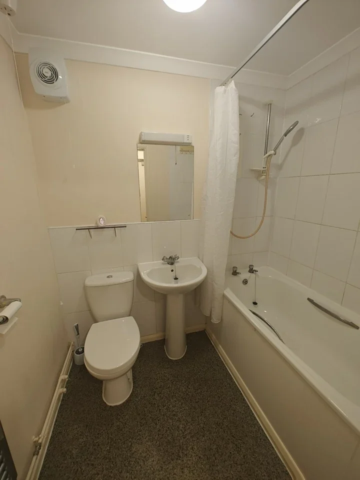 Flat Brookside Way in Southampton