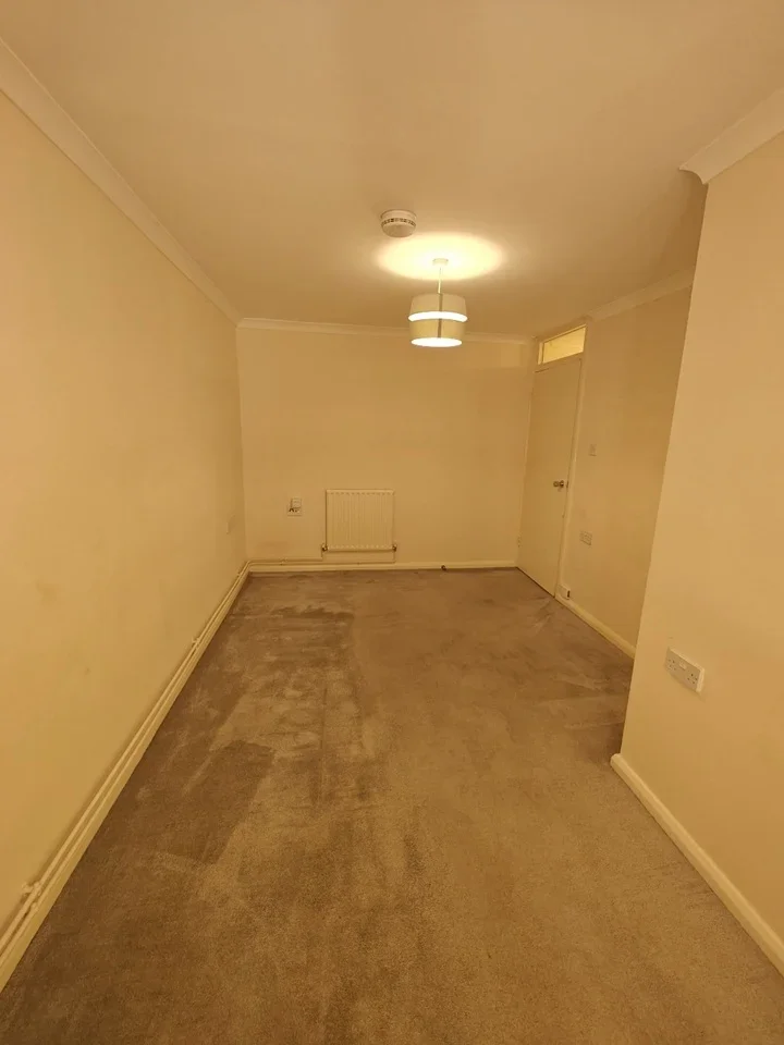 Flat Brookside Way in Southampton