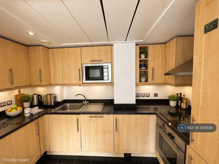 Flat Lyon Road in Greater London