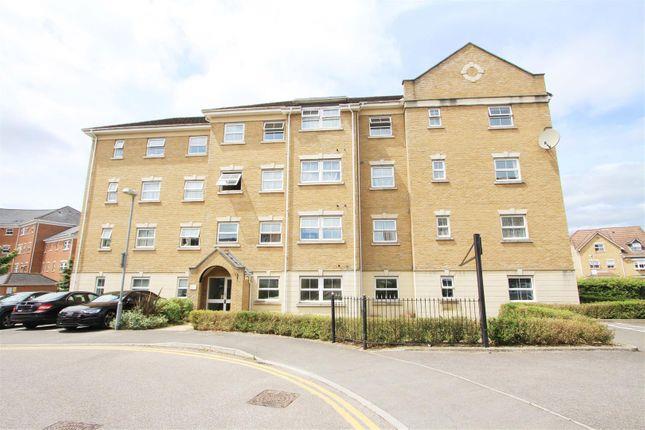 Flat Crispin Way in Greater London