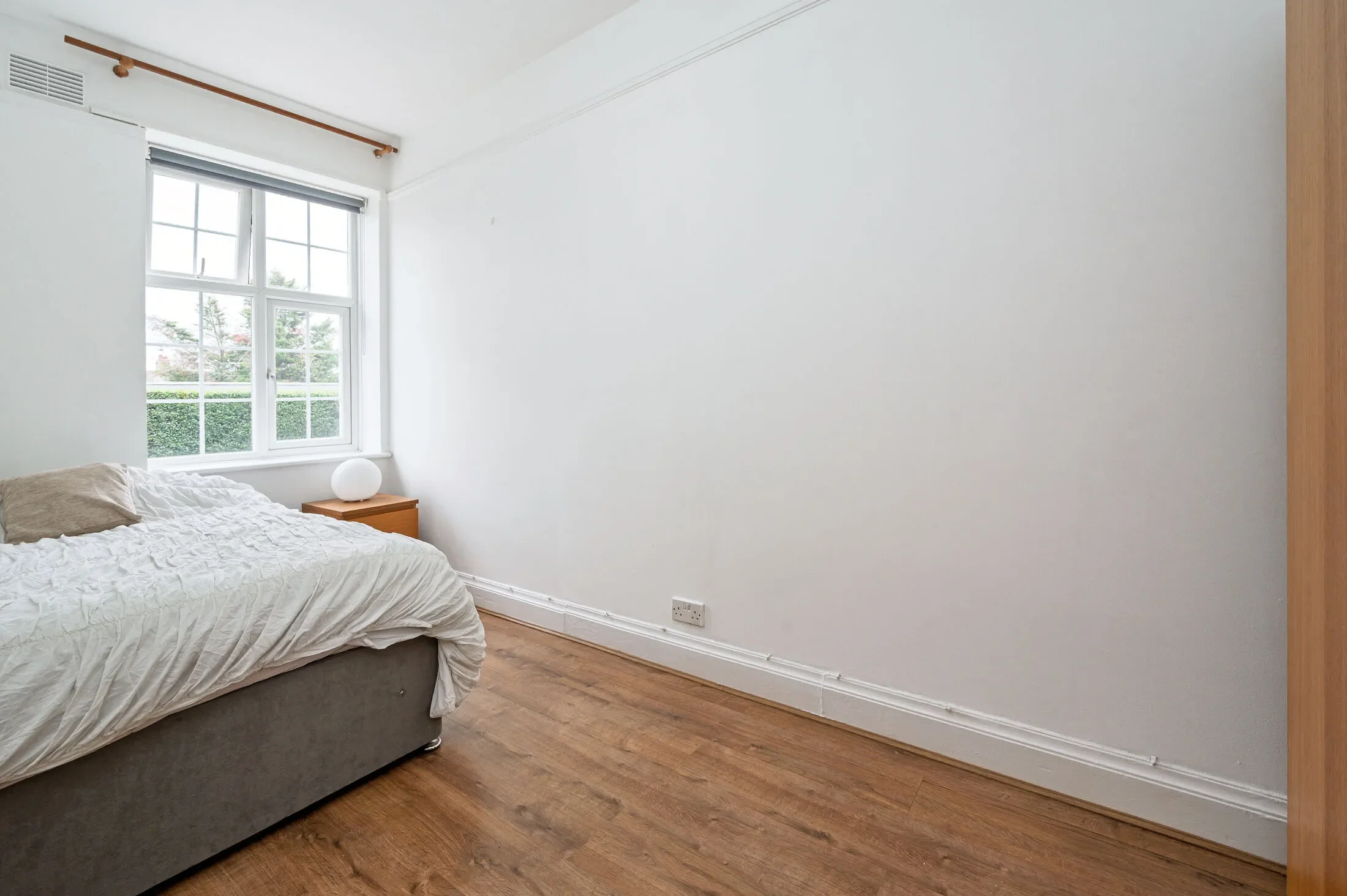 Flat Finchley Road in Greater London
