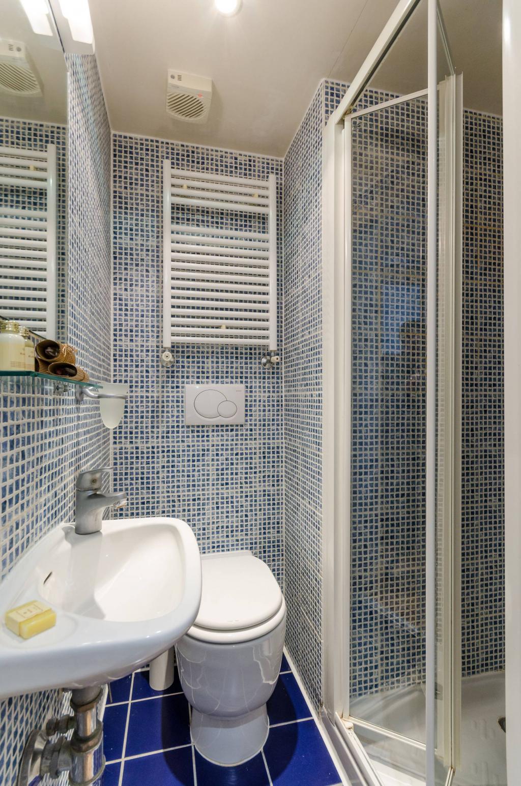 Flat Fairholme Road in Greater London