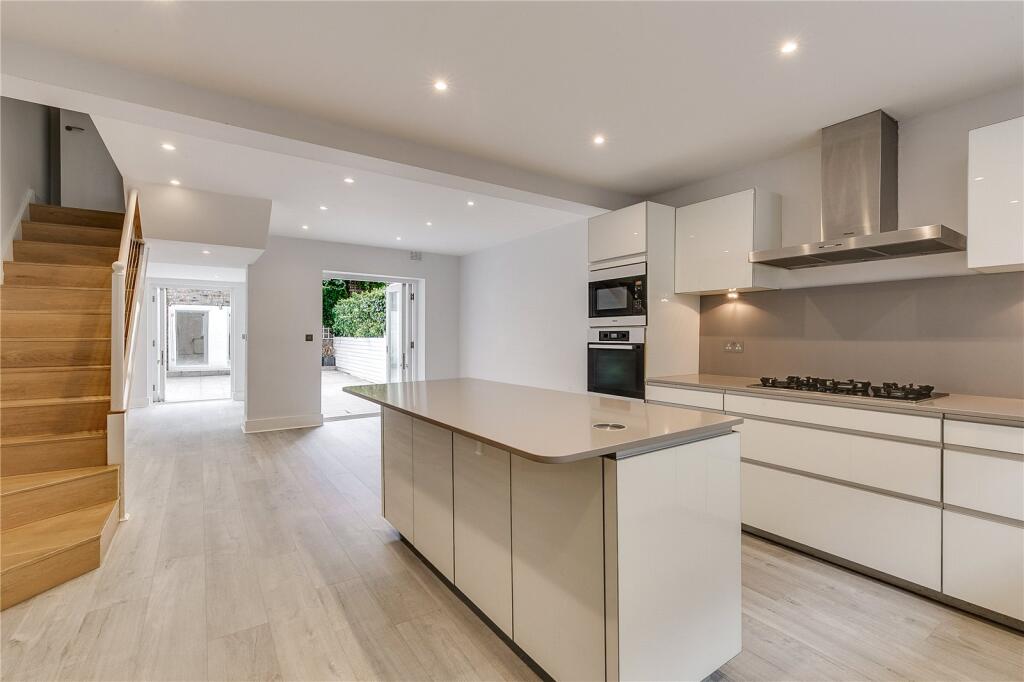 House Edis Street in Greater London