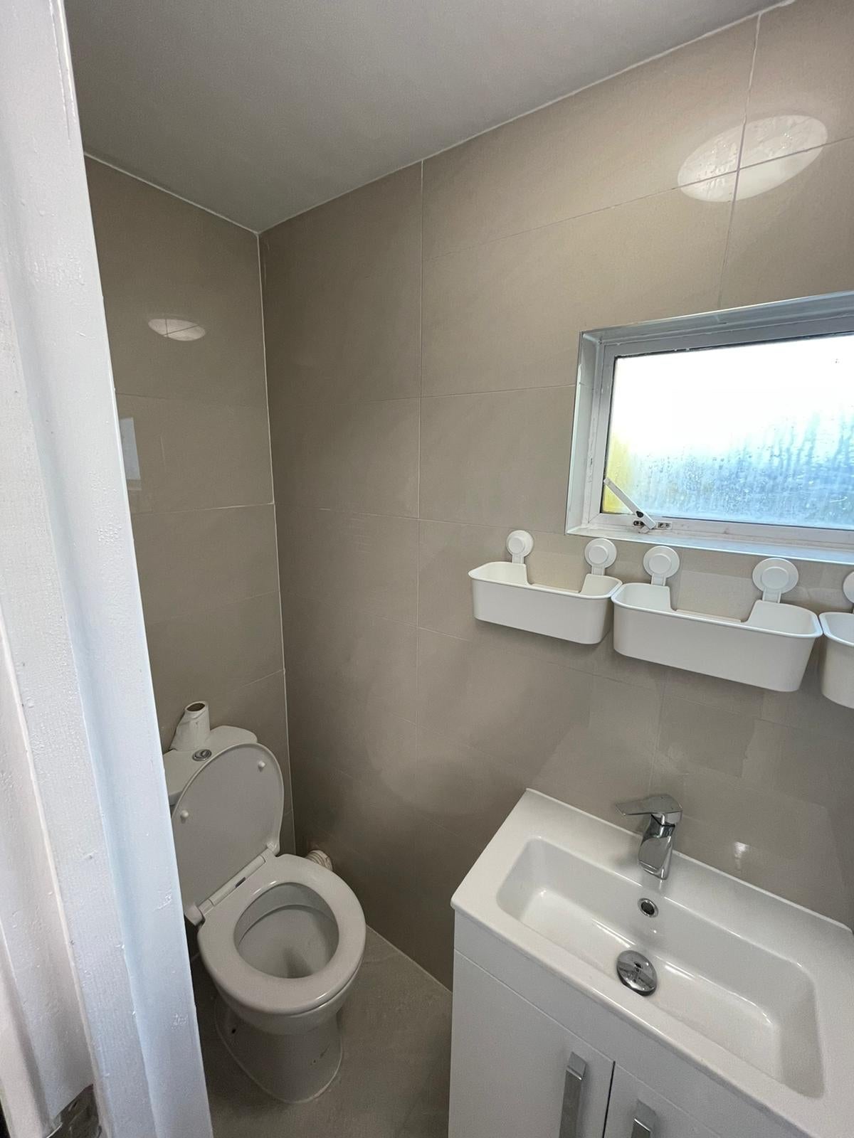Room Hoe Street in Greater London