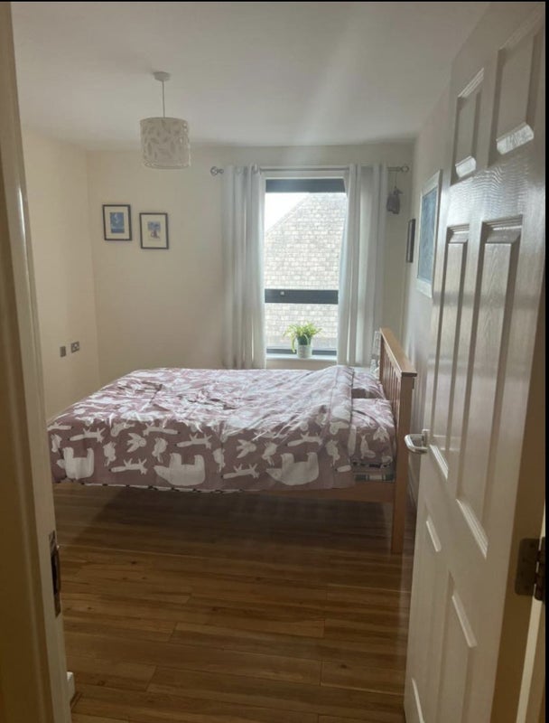 Flat Leven Road in Greater London
