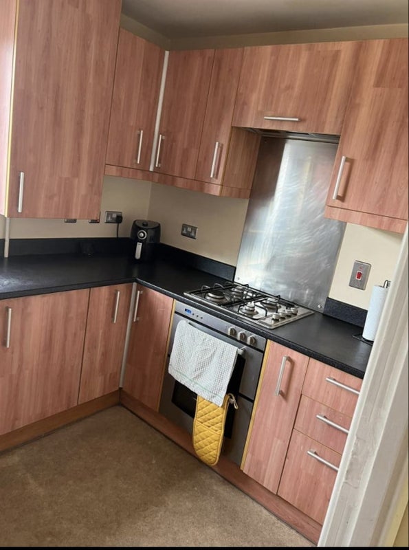 Flat Leven Road in Greater London