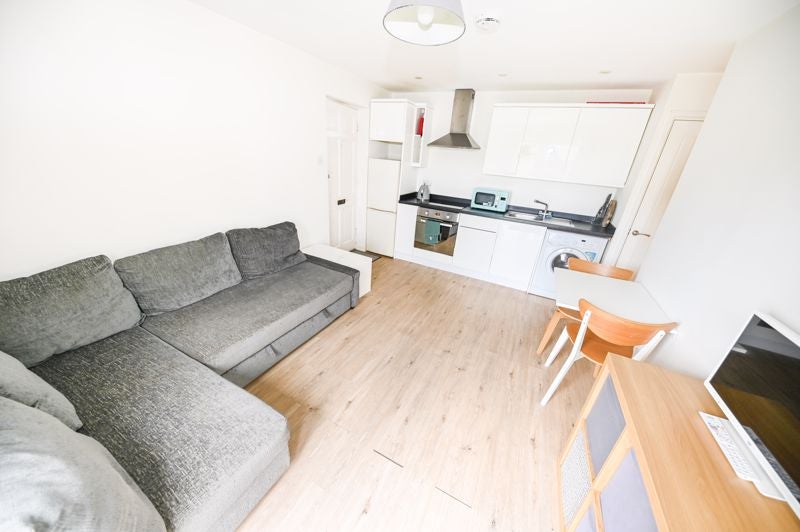 Flat Arragon Court in Waterlooville