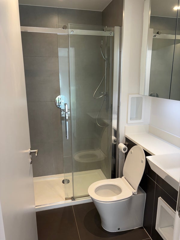 Room Ash Avenue in Greater London