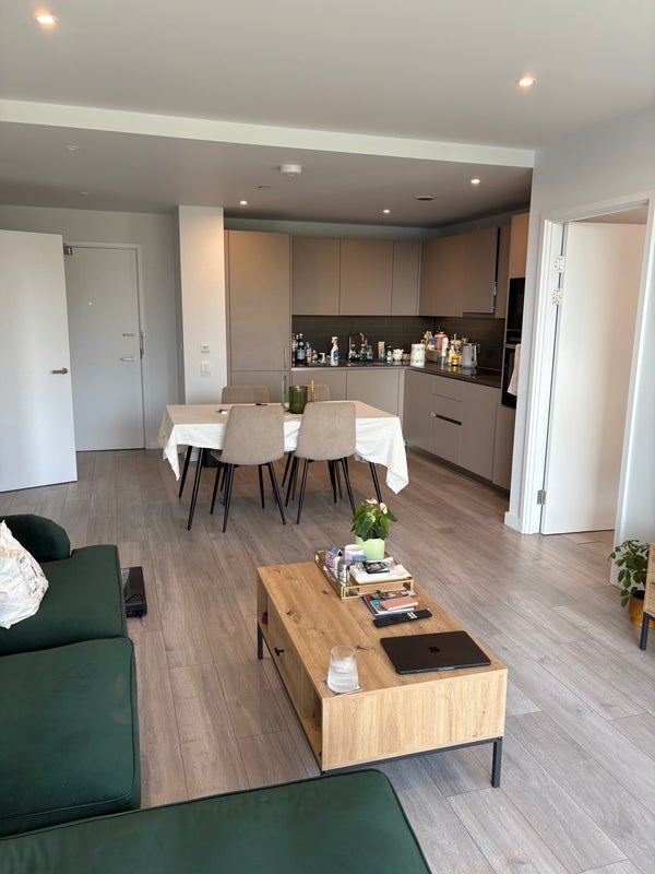 Room Ash Avenue in Greater London