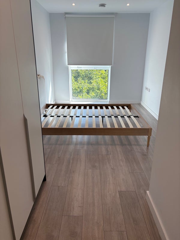 Room Ash Avenue in Greater London
