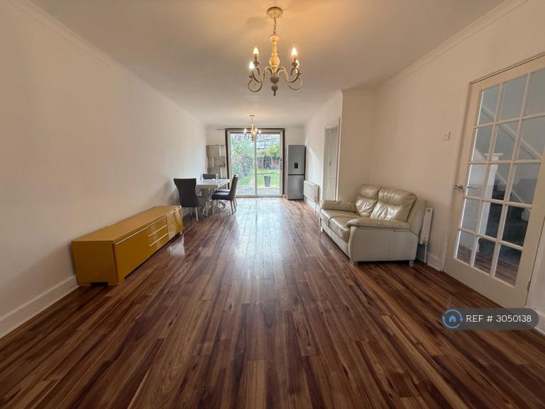 House Larkshall Road in Greater London