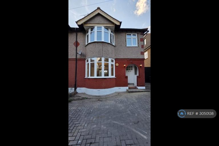 House Larkshall Road in Greater London