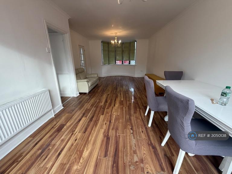 House Larkshall Road in Greater London
