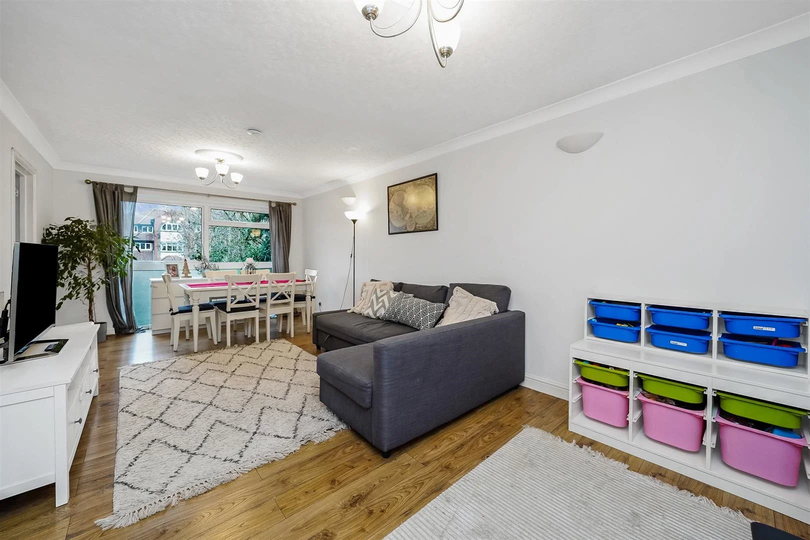 Flat The Ridgeway in Greater London