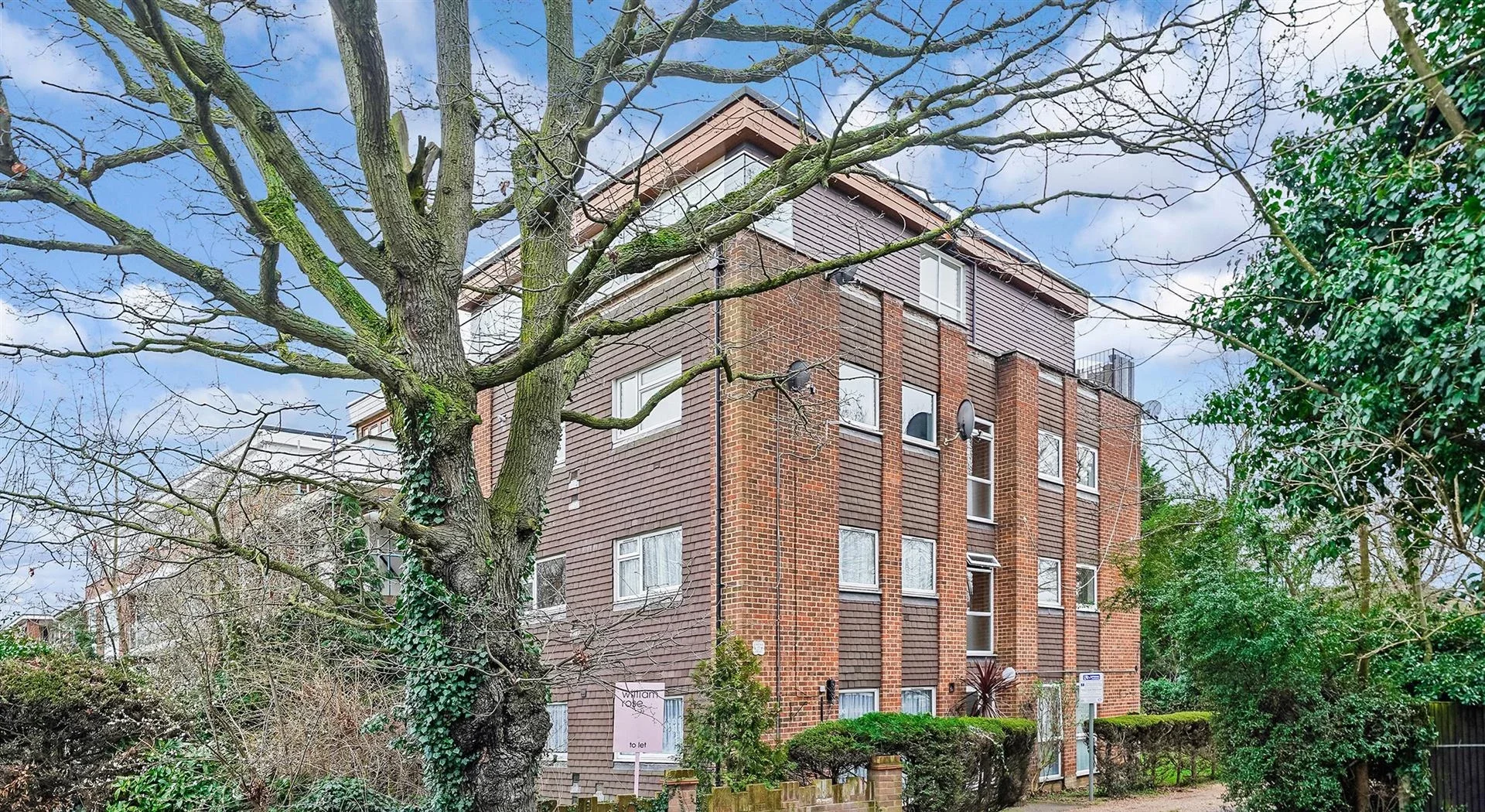 Flat The Ridgeway in Greater London