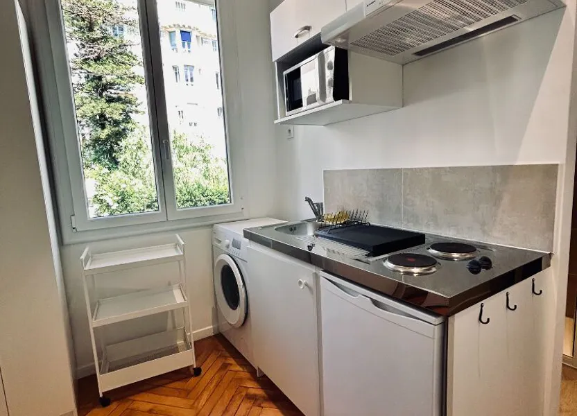 Flat Avenue Georges Clemenceau in Nice