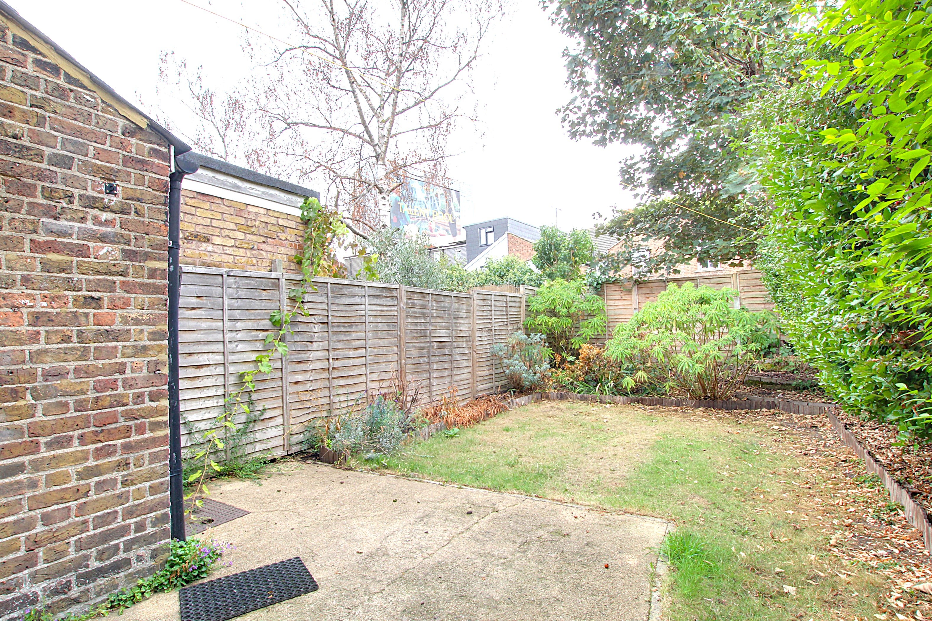 House Pinner Park Gardens in Greater London