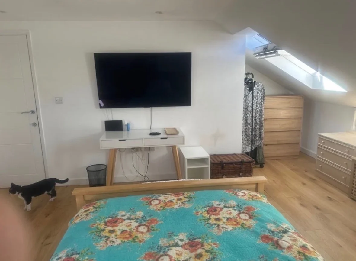 Room Elmer Road in Greater London