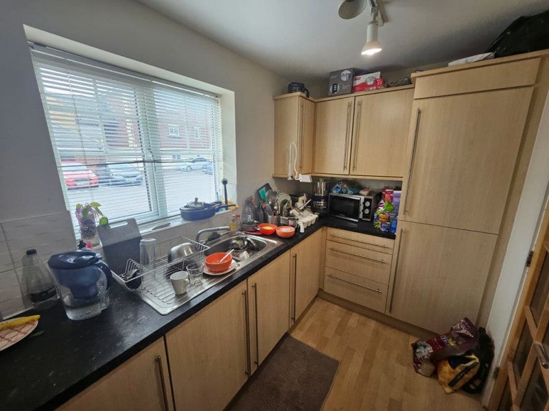 Flat Champs Sur Marne in Bradley Stoke