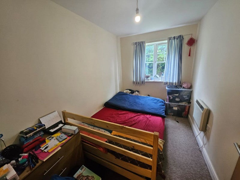 Flat Champs Sur Marne in Bradley Stoke