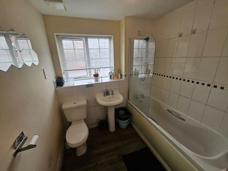 Flat Champs Sur Marne in Bradley Stoke