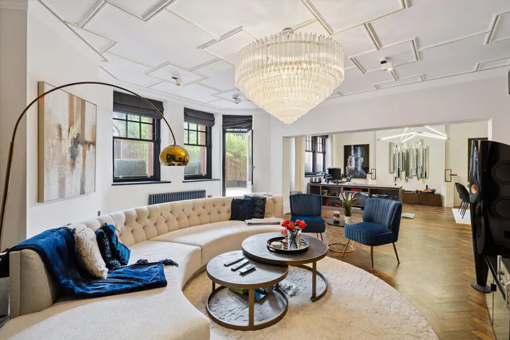 Flat Oakwood Court in Greater London