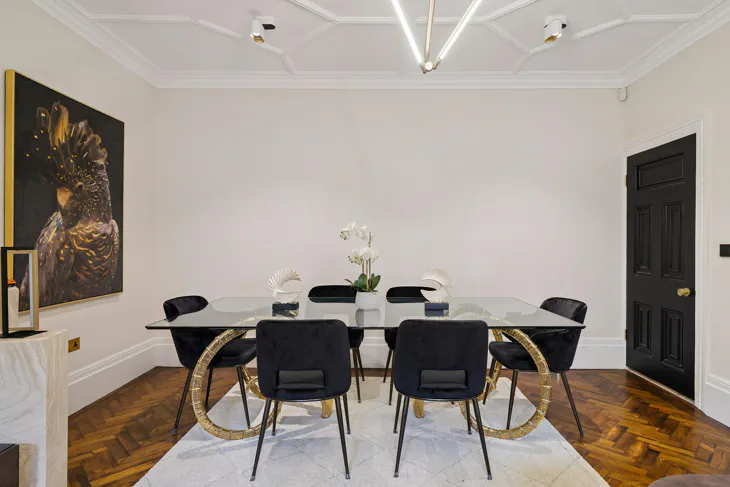 Flat Oakwood Court in Greater London